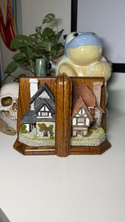 New Vintage 1980s David Winter Cottages Named The Printer & The Bookbinder Cottage Bookends