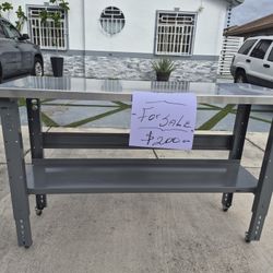 
🛠️ Heavy-Duty Stainless Steel Workbench