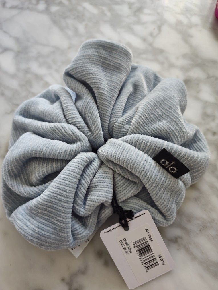 Brand New ALO YOGA Oversized Scrunchie