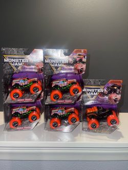 Set lot of 5 halloween spooky collection monster jam trucks