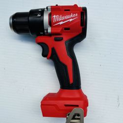 Milwaukee 18V Cordless 1/2 in. Compact Drill/Driver (TOOL ONLY/SOLO LA HERRAMIENTA)