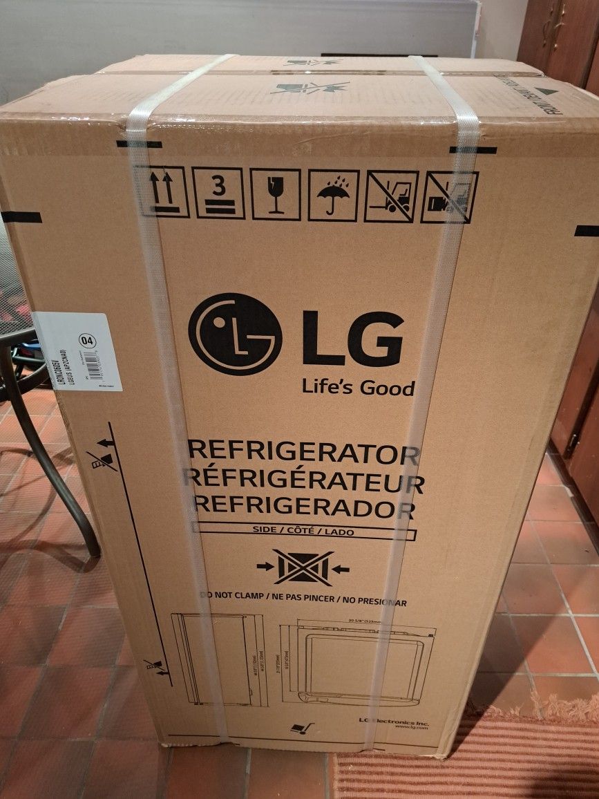 LG Top-Freezer Refrigerator 5.79 Cu.Ft.