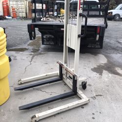 Pallet  Stacker