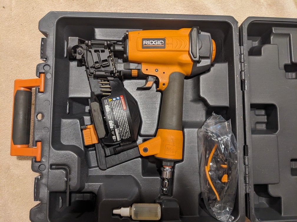 Ridgid Pneumatic, Coil Roof Nailer, 15 Degree 13/4 In. With Case