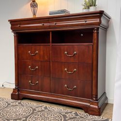 8-drawer wooden dresser - FREE DELIVERY