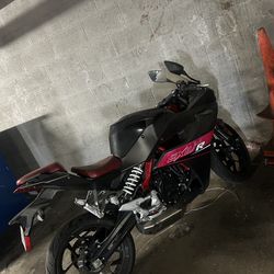 Hyosung 2017, Black and Red