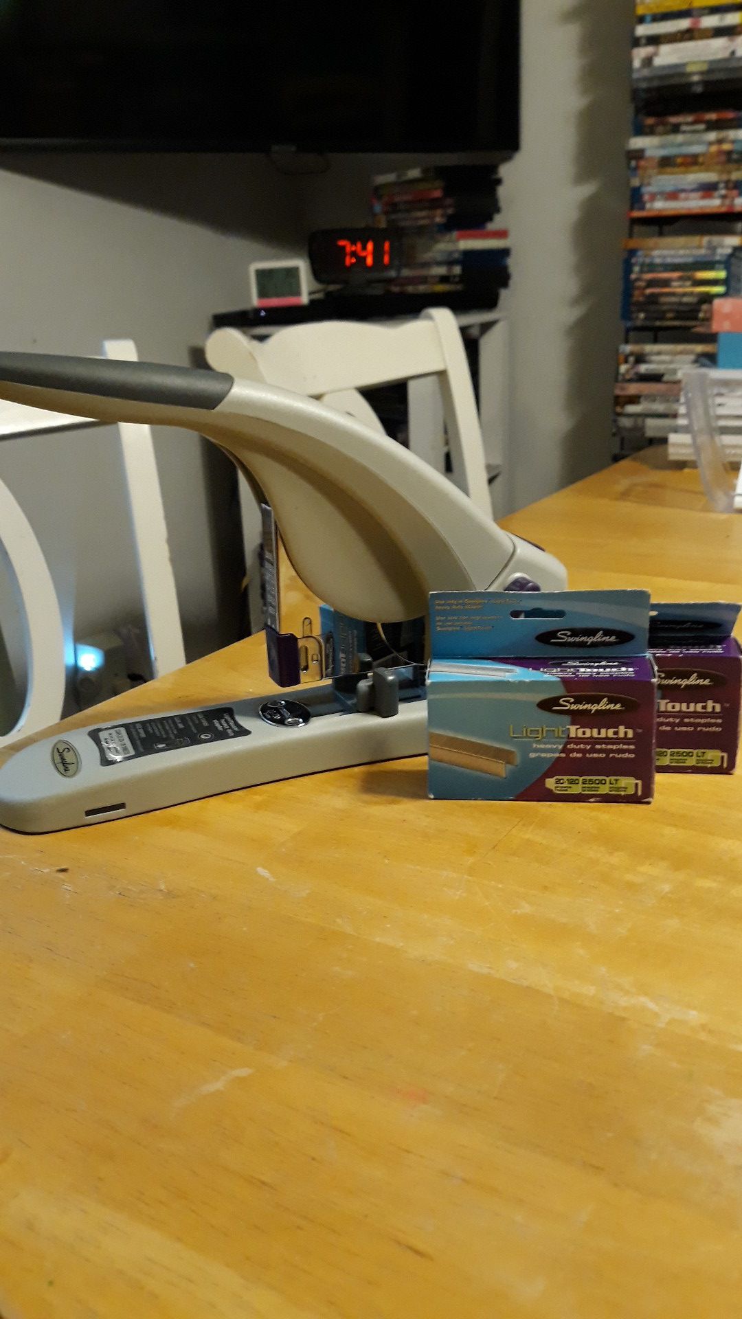 Swingline: LightTouch heavy duty stapler