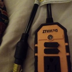 DEWALT 12V POWER INVERTER 