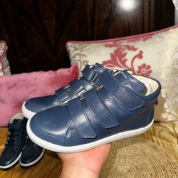 Girls boots size 4
