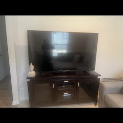 📺 Modern Dark Wood TV Stand / Entertainment Center – Excellent Condition 📺 Price: $150