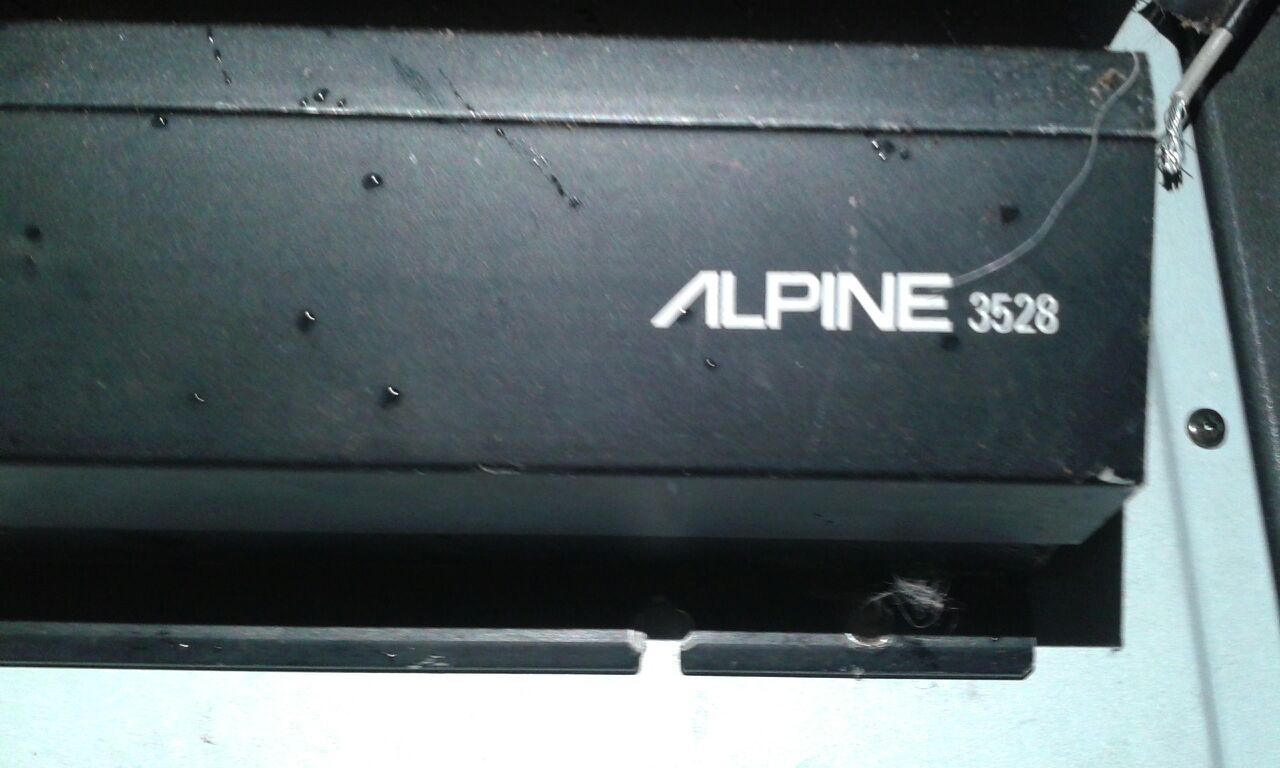 Alpine 3528 Amp