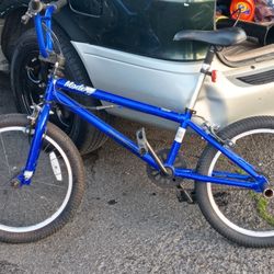 20"Mongoose Freestyle BMX  With Pegs On The back Rim