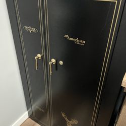 Gun Cabinet. Lock & Key