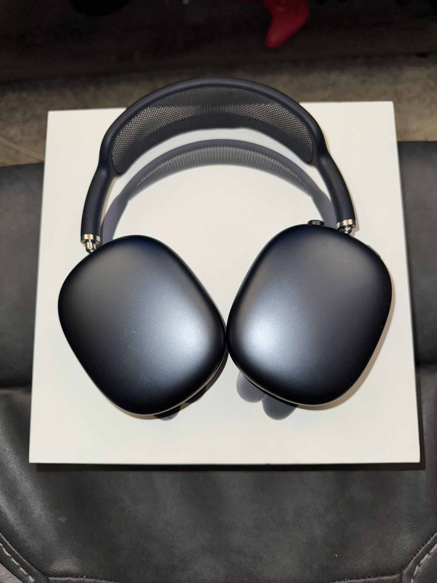 Lightly Used AirPod Max. Used Less Than 10 Times