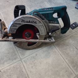 Two Batteries Makita 1 Charger Makita 