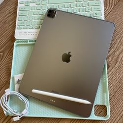 iPad Pro 12.9” (M2 chip / 2022 model) 6th Generation WiFi + 5G cellular with  keyboard, & Accessories 