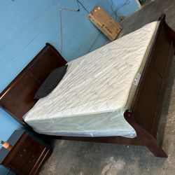 Queen Bed Frame With Mattress 