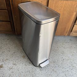 Still, let’s garbage can and great condition  