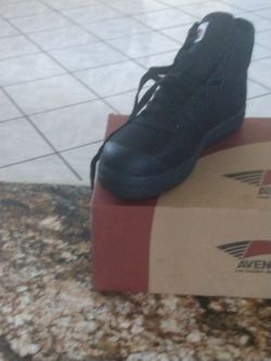 Steal toe shoes