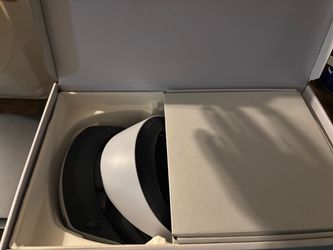 Barely used PSVR2 with PC adapter complete in box