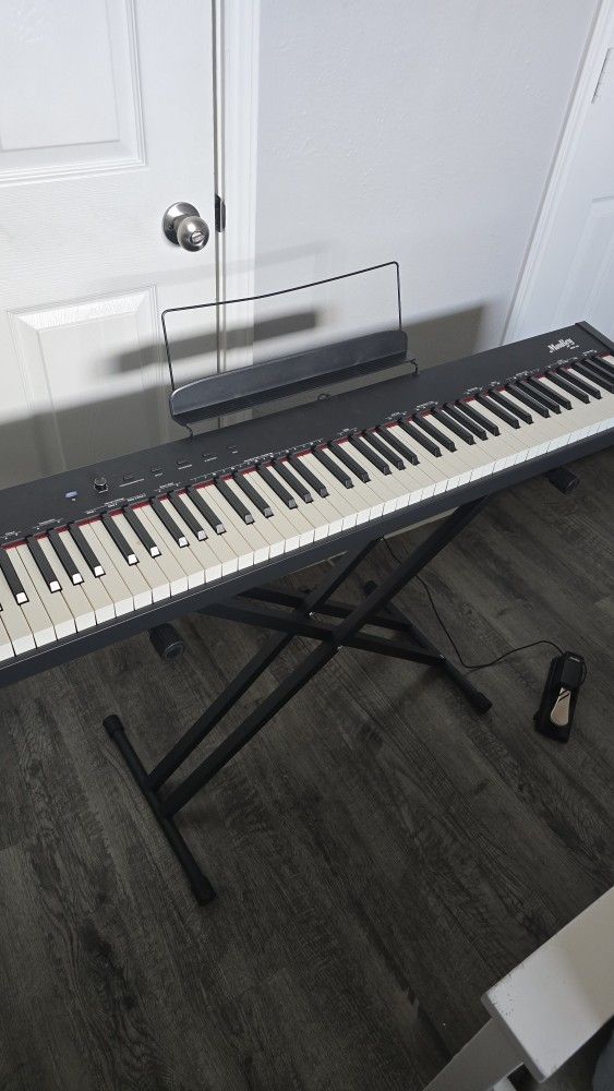 Moukey Piano