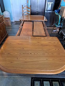 Dining room table w/4 chairs and hutch