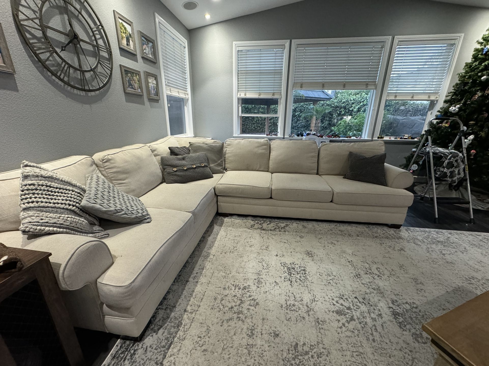 Crème L Shaped Sectional 