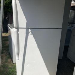 Fridge Brand Whirlpool Everything Works 3 Months Of Guarantee 