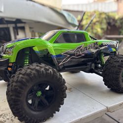 Traxxas X-Maxx 8s Remote Control RC Truck almost brand new
