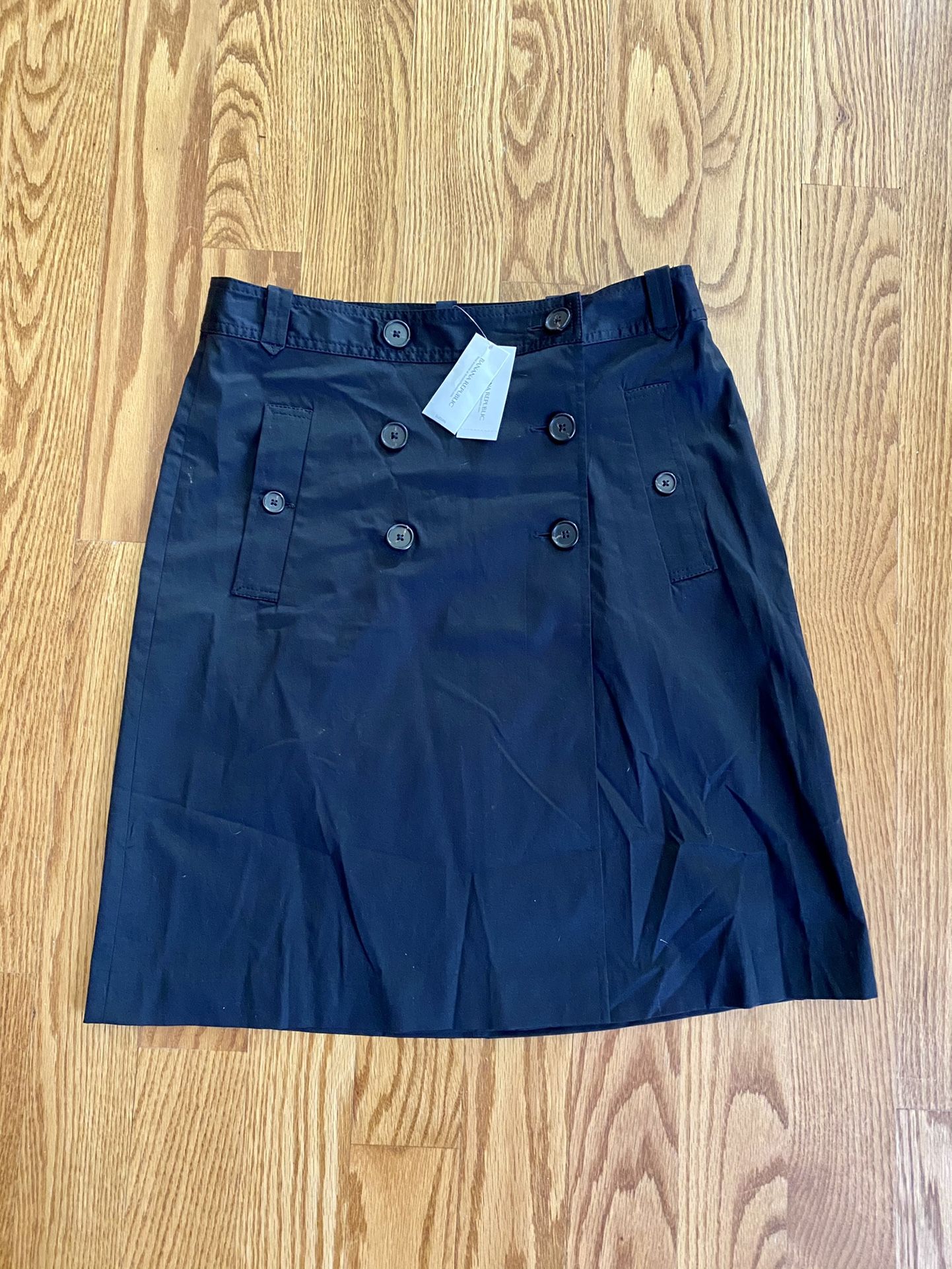 NWT Banana Republic Black Skirt Size 8