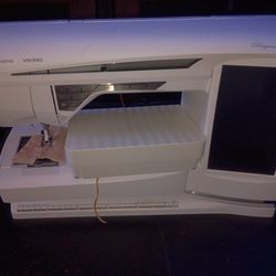 Husqvarna Viking Designer Diamond Sewing & Embroidery Machine
