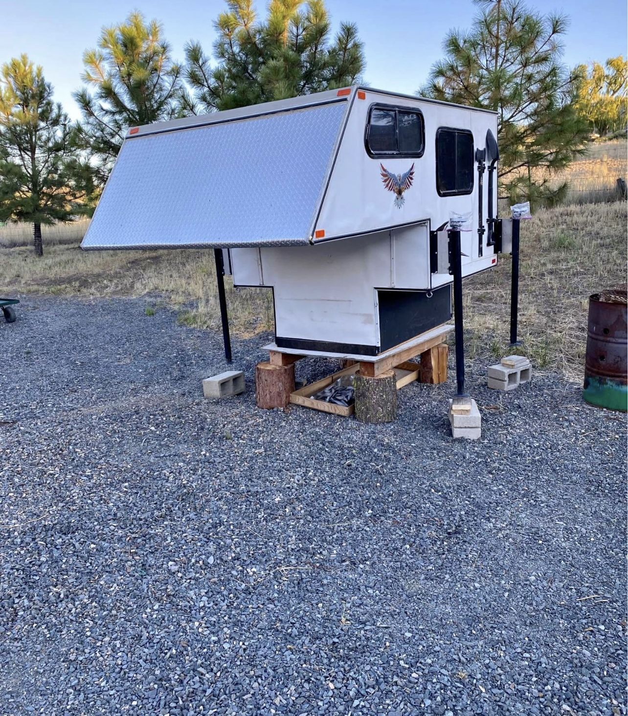 Cabover camper