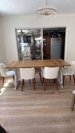 Table with 6 chairs