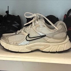 Nike V5 RNR Summit White Light Orewood HQ7901-104 Women's Mesh Sneaker 2025