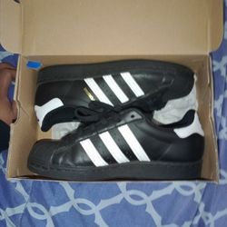 Black Shell toe Adidas 