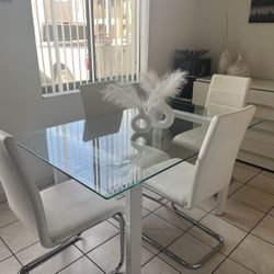 Glass Dinner Table 