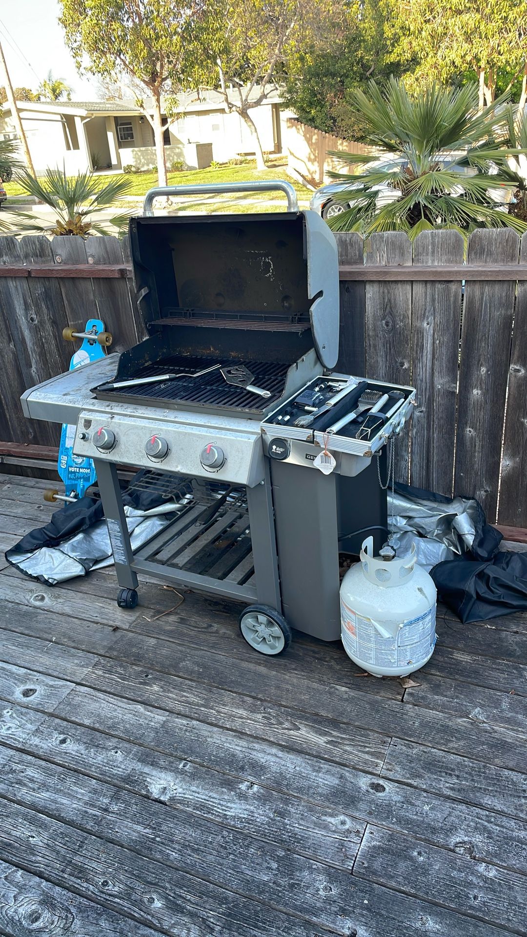 BBQ + Propane Tank