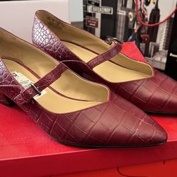 Shoes - Naturalizer Low Heel Brand New