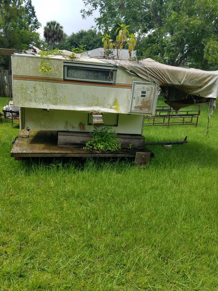 Truck bed camper / trailer $25