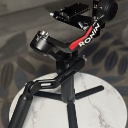 DJI RS4 (focus motor not included)