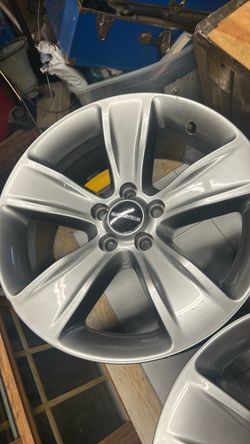Set of 4 OEM 18" Dodge Challenger / Charger Wheels - Hyper Silver