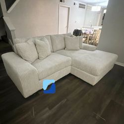 (New) White Comfy Modern Sectional Couch