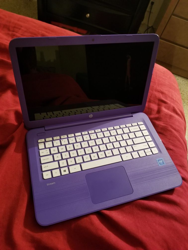 2017 HP Stream Laptop - comes with charger