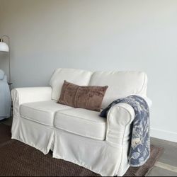 Ivory Slipcovered Loveseat Sofa - Free Delivery 🚚