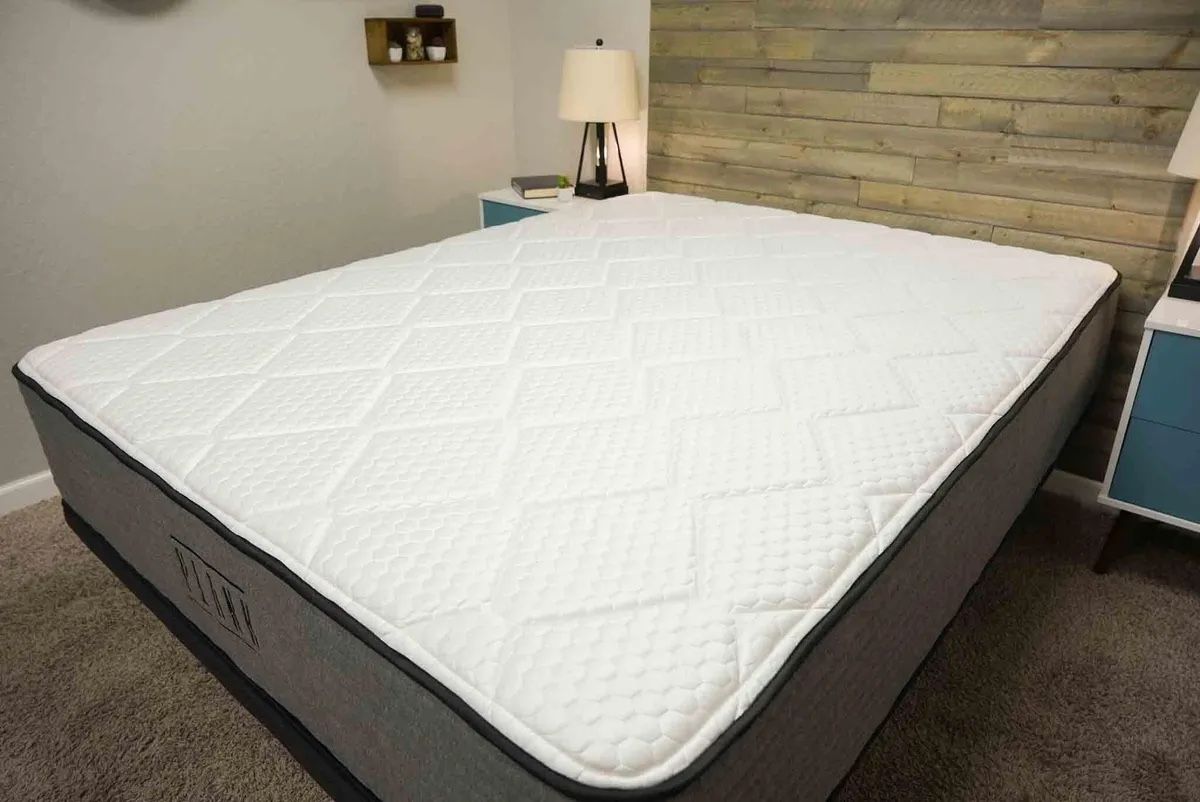 “Plank Mattress” Brand: Barely Used Flippable Firm / Extra Extra Firm Queen Mattress