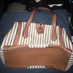 New ladies purse leather London fog only $25 firm