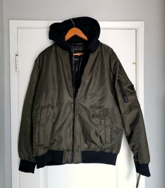 Men's Guess Jacket Green Hooded Bomber
XXL Chamarra
