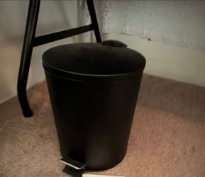 Black Metal Bin w/Foot Pedal