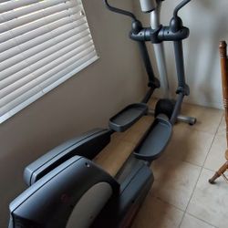 Life Fitness Elliptical 