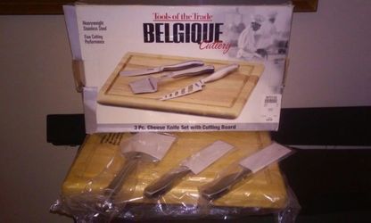 3 Pc Knife Set with Cutting Board